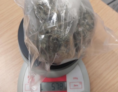 BPOL-FL: Bundespolizisten stellen Marihuana am Bahnhof sicher - Mann will flüchten