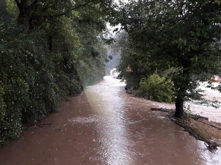 KFV-CW: UNWETTER ZOG ÜBER CALWER STADTGEBIET /

ZAHLREICHE EINSATZSTELLEN FÜR DIE FEUERWEHR