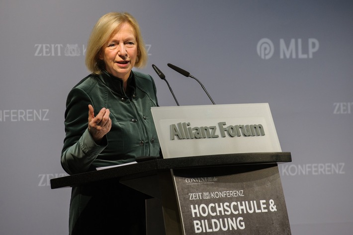 Bundesbildungsministerin Johanna Wanka: Kooperationen von Wissenschaft und Wirtschaft stärken