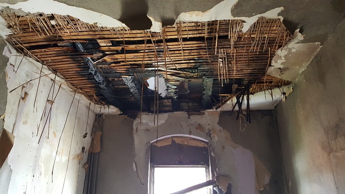 POL-PDWO: Brand einer eingeschränkt nutzbaren Obdachlosenunterkunft