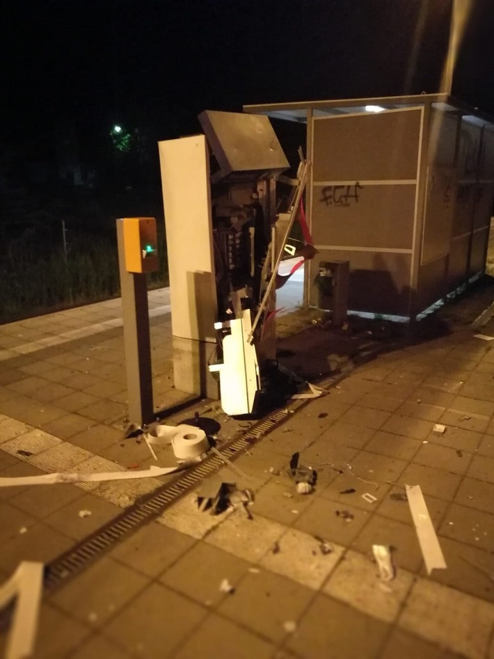 BPOL-HRO: Sprengung von Fahrkartenautomaten in Lüssow und Kröpelin