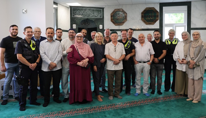 POL-RE: Castrop-Rauxel: Dialogreihe AnsprechBAR an Moschee - Polizei fördert interkulturellen Austausch