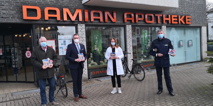 POL-WES: Wesel - Information ist die beste Medizin gegen Trickbetrüger / Landrat Ingo Brohl übergibt Info-Broschüren gegen Trickbetrüger an Apothekerinnen und Apotheker.