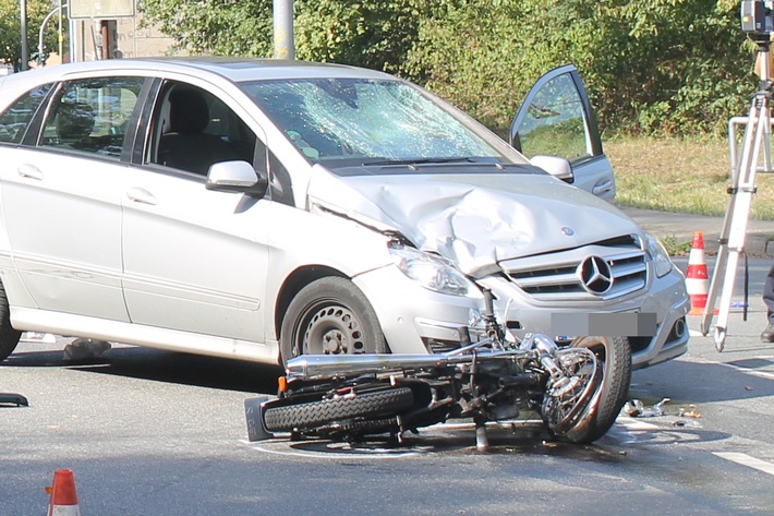 POL-BO: Kradfahrer (47) bei Verkehrsunfall in Herne schwer verletzt