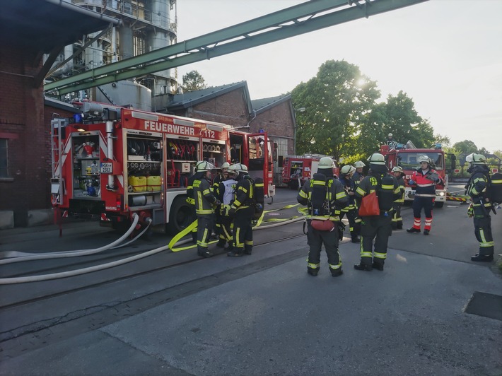 FW-AR: Konzertierte Jahresübung bei Perstorp Chemicals GmbH: Erfolgreiche Menschenrettung und Brandbekämpfung