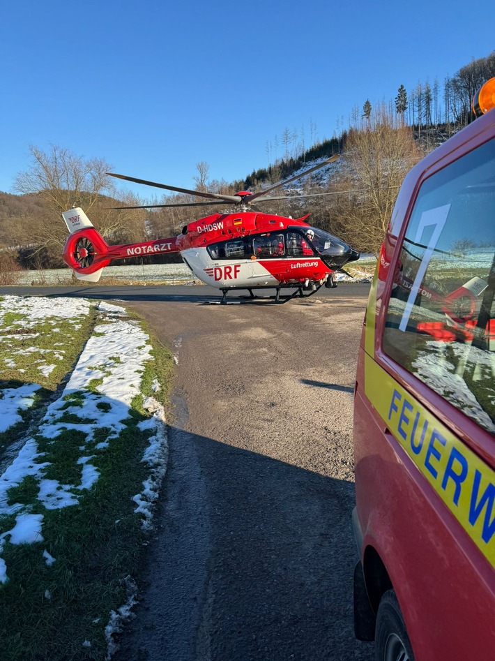 FW-EN: Frau wird nach Sturz durch Rettungshubschrauber ins Krankenhaus geflogen