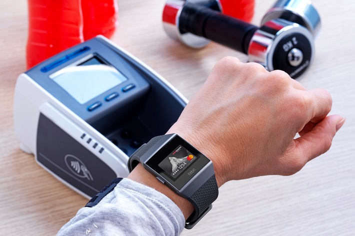 Fitte Bezahllösung: Swiss Bankers führt Fitbit Pay ein