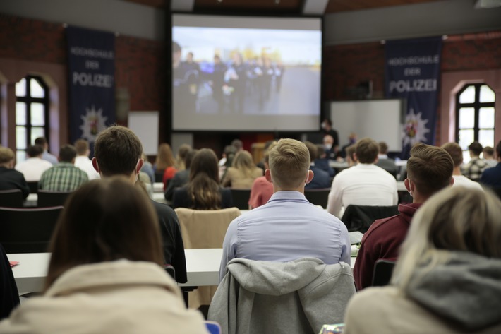 HDP-RP: Begrüßung eines neuen Bachelorstudiengangs Polizeidienst am Campus Hahn