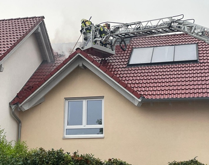 LRA-Ravensburg: Dachstuhlbrand nach Blitzschlag