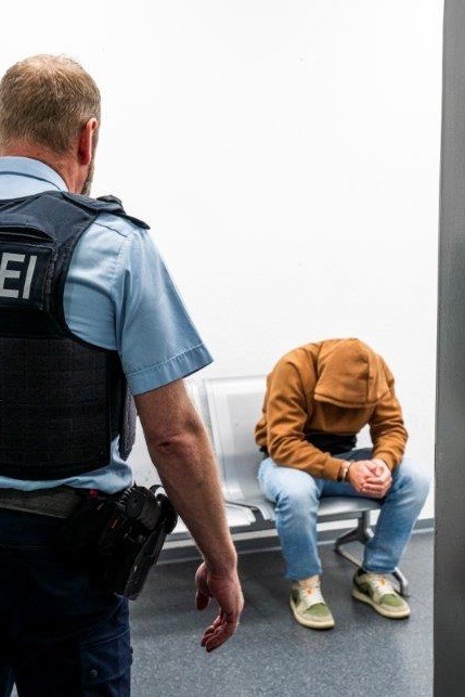 BPOL NRW: 100 Tage Gefängnis statt südlicher Sonne