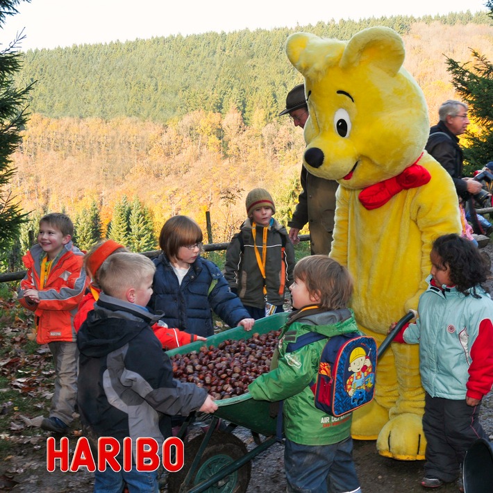 Rekordverdächtig: 15.000 Sammler werden bei der HARIBO-Kastanienaktion erwartet... / Gewinnerin von "Sommermädchen 2009" - Nina Weis - übergibt hohe Süßwarenspende! (mit Bild)