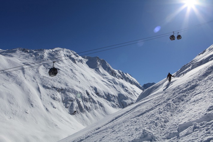 Sonnige Schwünge, ein Feuertanz am Berg und viel Musik: Obergurgl-Hochgurgl bittet zum Skifinish - BILD