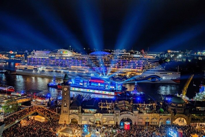 AIDA Bildmeldung: AIDAperla in "Elbe in Concert" zum 837. HAFENGEBURTSTAG HAMBURG