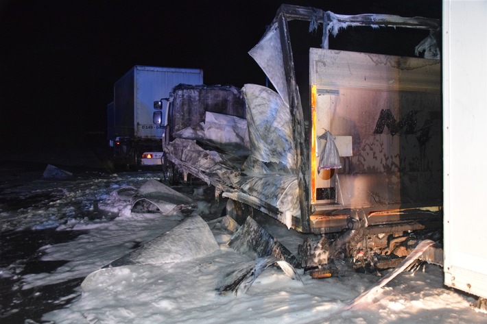 POL-HF: Brand eins LKW- Ursache noch unklar