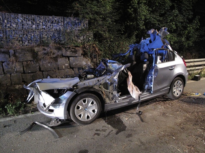 FW-AR: Verkehrsunfall zwischen Oeventrop und Uentrop fordert ein Menschenleben