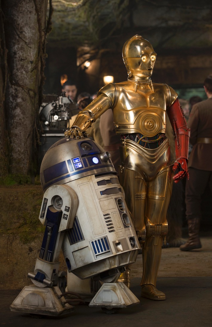 Stille Macht, heilige Macht: &quot;Star Wars&quot;-Droide R2-D2 besucht Joko und Klaas im &quot;CIRCUS HALLIGALLI Weihnachts-Spezial&quot;