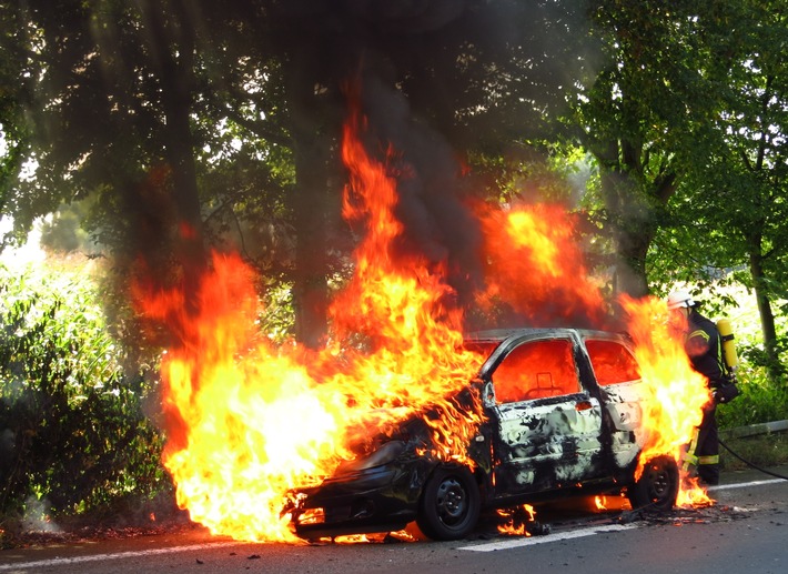 FW-WRN: Fahrzeugbrand auf der Nordlippestraße