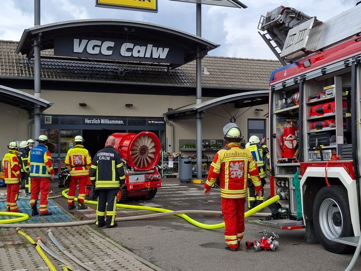 KFV-CW: Leergutautomat in Brand / Einkaufsmarkt evakuiert