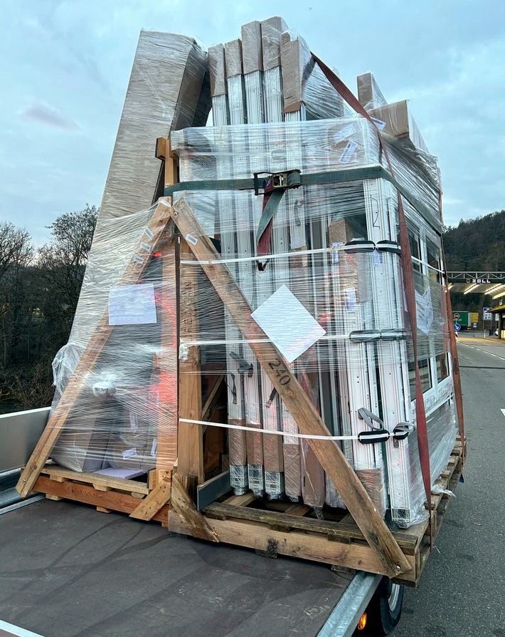 HZA-SI: Eine glasklare Sache- Zoll erwischt Schweizer beim Schmuggel von Fenstern im Wert von über 14.000 Euro