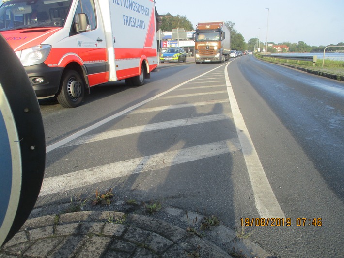 POL-WHV: Verkehrsunfall in Wilhelmshaven - Fahrradfahrer musste ins Krankenhaus - leichte Beeinträchtigungen des Verkehrs