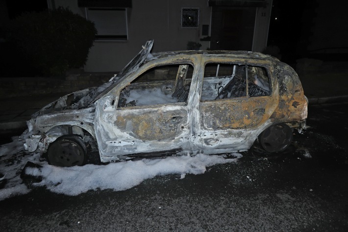 POL-ME: Auto ausgebrannt - Polizei ermittelt - Heiligenhaus - 2306043