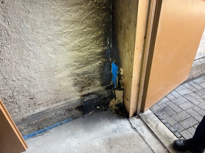 POL-PDWIL: Schwere Brandstiftung in einem Abstellraum der Kirche in Wallersheim - Polizei sucht Zeugen