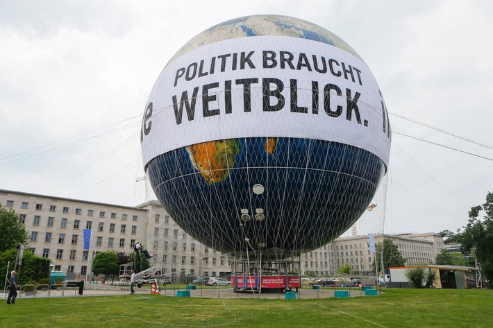 Im Himmel über Berlin: INSM-Ballon mit Weitblick