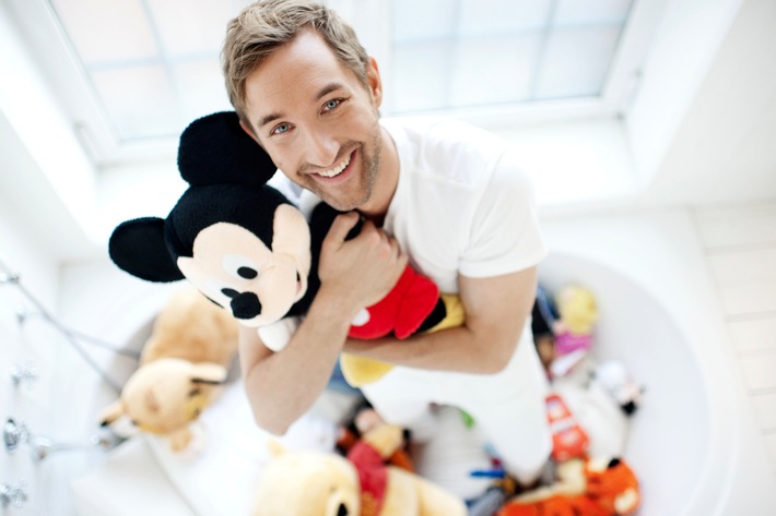 Fabelhaft: Daniel Boschmann moderiert  "Die große Disney Quizshow"  am 28. Dezember 2012 um 20.15 Uhr  in SAT.1 (BILD)