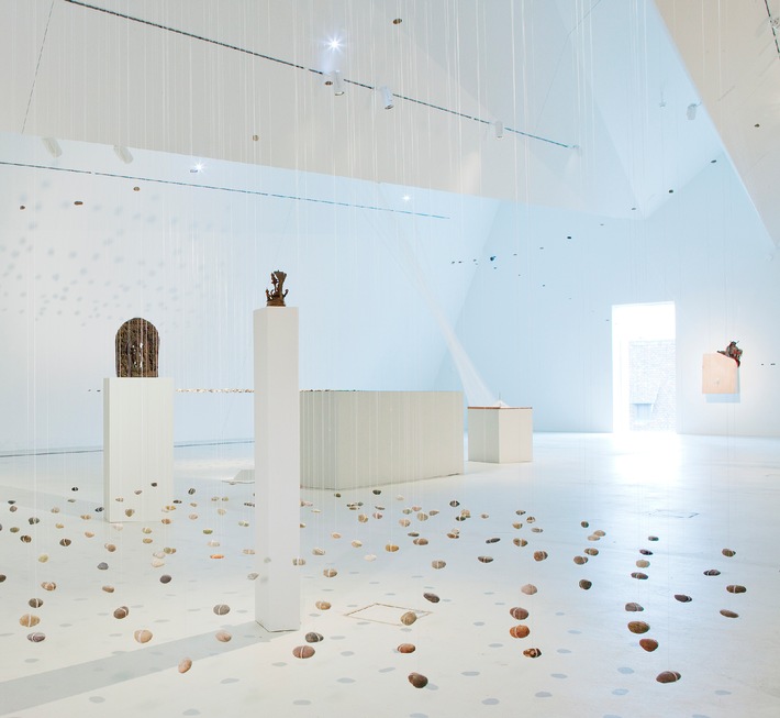 Le Museum der Kulturen de Bâle en Suisse, présente: Flottant - de la légèreté de la pierre / Du 26 avril au 15 juillet 2012