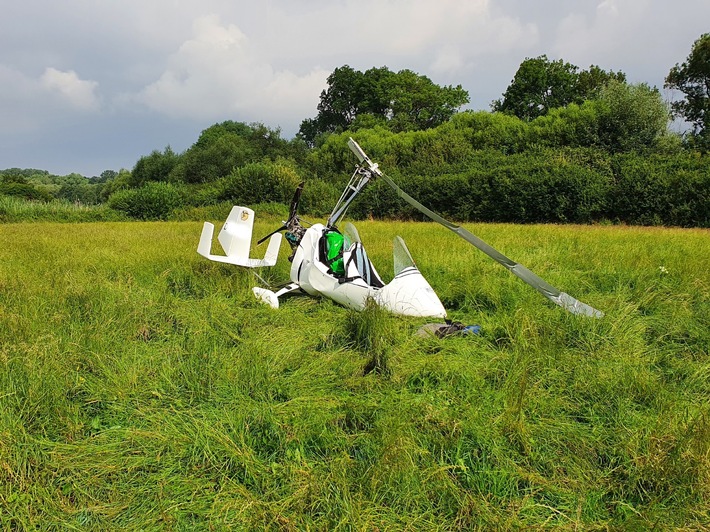 POL-NOM: Ultraleichtflugzeug verunfallt nach Motorausfall in der Startphase