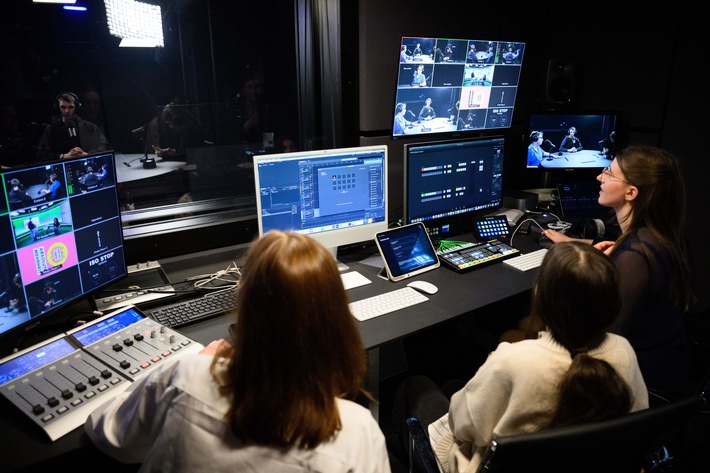 dpa-Newscamp begeistert Berliner Schülerinnen und Schüler für Journalismus und das Entlarven von Desinformation