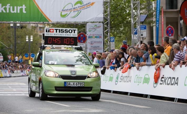 SKODA setzt Partnerschaft mit dem Radrenn-Klassiker "Rund um den Finanzplatz Eschborn-Frankfurt" fort (BILD)