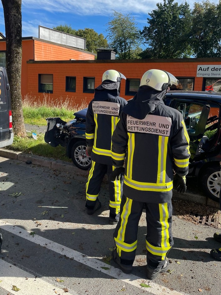 FW-BO: Schwerer Verkehrsunfall in Bochum-Altenbochum