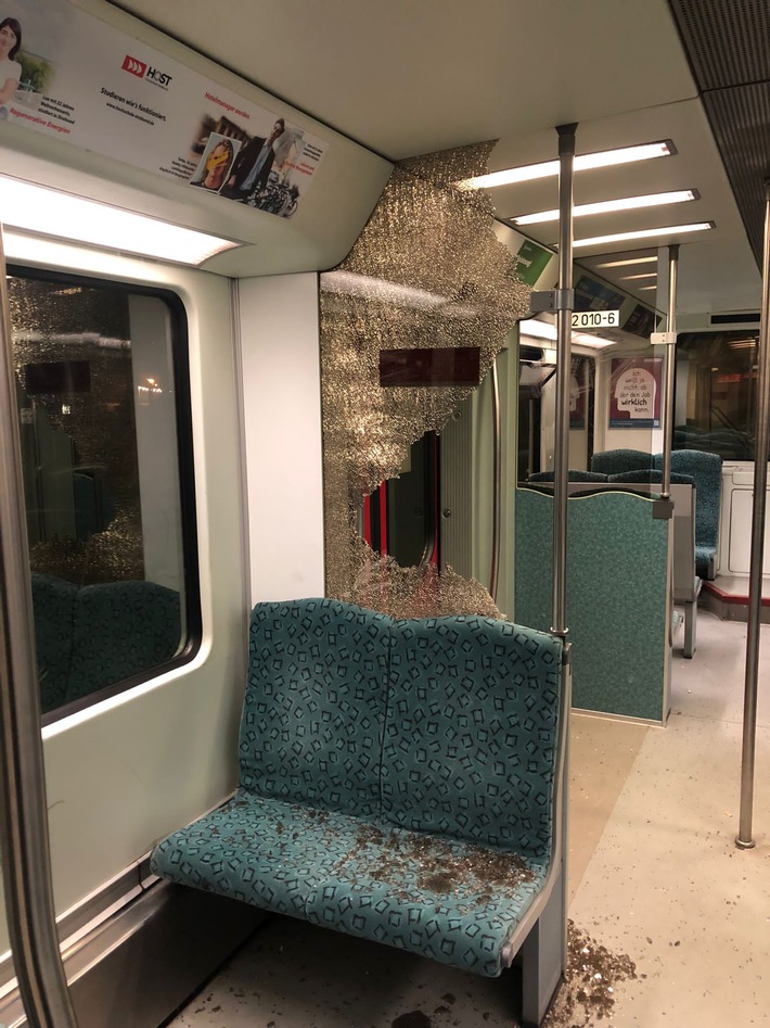 BPOLD-B: Vandalismus in der S-Bahn der Linie 7 - Zeugen gesucht