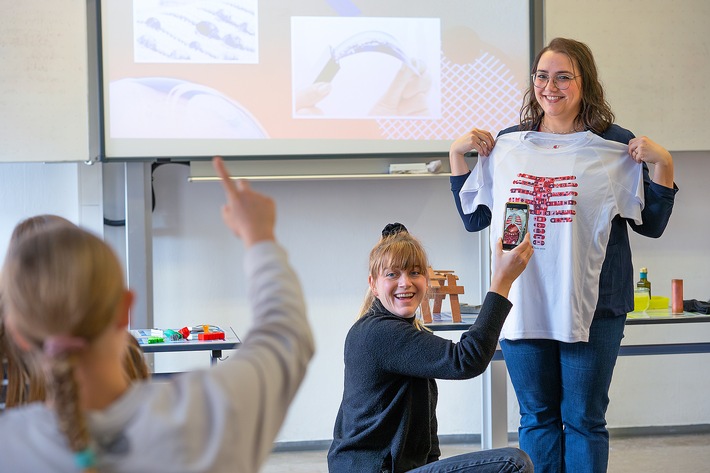 Schulklassen der Sommertalschule entdecken Berufe mit Zukunft (5.Mai)
