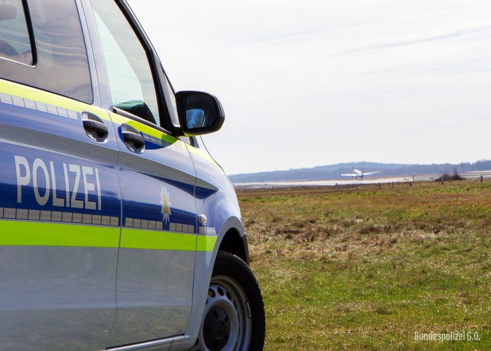 BPOL NRW: Bundespolizei stoppt mutmaßliches Diebesduo am Flughafen Köln/Bonn