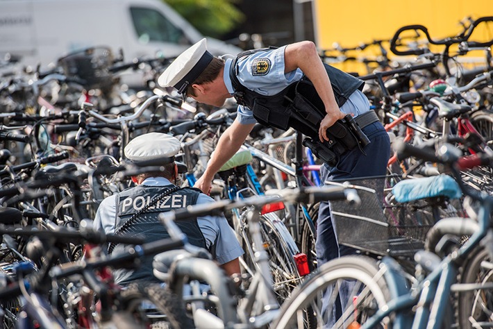 BPOL NRW: Vergesslichkeit hilft nicht vor Strafverfolgung - Bundespolizei nimmt dringend tatverdächtigen Fahrraddieb fest