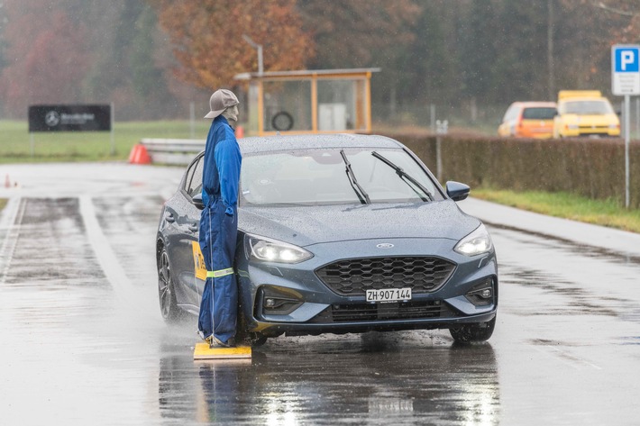 Fahrassistenzsysteme können Leben retten, wenn der Lenker weiterhin konzentriert unterwegs ist