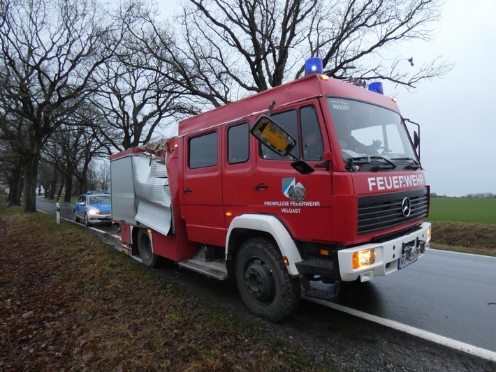 POL-HST: Verkehrsunfall mit einem Einsatzfahrzeug der Freiwilligen Feuerwehr