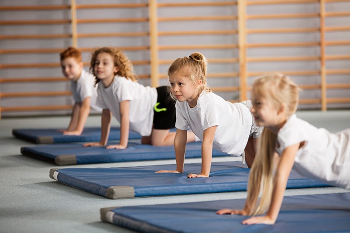 Bewegung, Ernährung & Nachhaltigkeit / Gemeinsam mit der KinderUmweltAkademie und dem Verein Klasse in Sport startet die VIACTIV Krankenkasse in mehr als 20 Kindertagesstätten ein besonderes Angebot