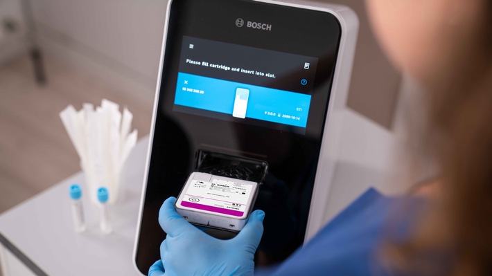 Vivalytic von Bosch: Innovative Point of Care-Diagnostik für Privatversicherte abrechenbar / Verlässliche Kostenerstattung für verschiedene PCR-Schnelltests in der Arztpraxis