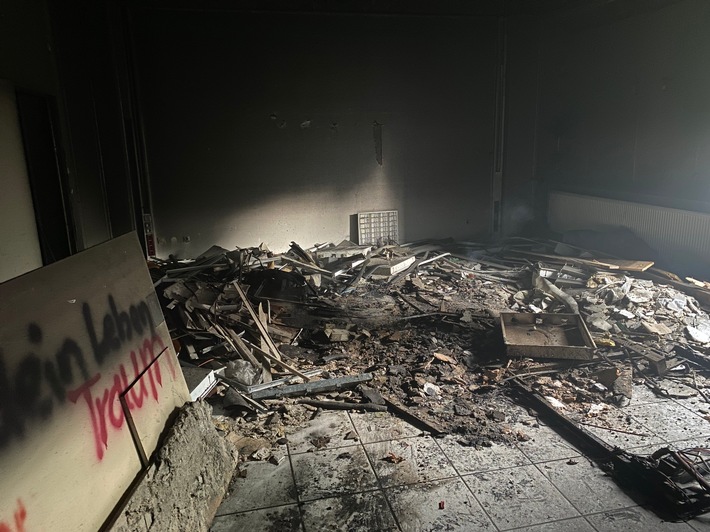 FW Helmstedt: Brennender Unrat in Gebäude