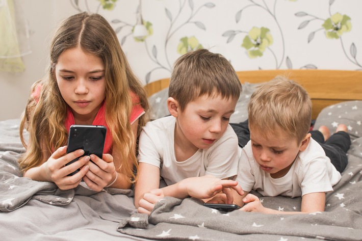 Mediensicher in die Schule - klicksafe bietet neues Ratgebermaterial für Eltern und Lehrkräfte.jpg