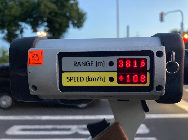 POL-D: Wersten - Geschwindigkeitskontrollen auf der Werstener Straße - &quot;Spitzenraser&quot; war bei erlaubten 60 mit 108 km/h unterwegs