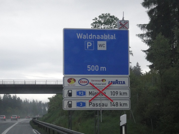 "Abzocke": Schon wieder Streit bei Tank&Rast Autobahn-Raststätte Waldnaabtal / Verbrauchertäuschung durch rechtswidrige und irreführende Beschilderung (FOTO)