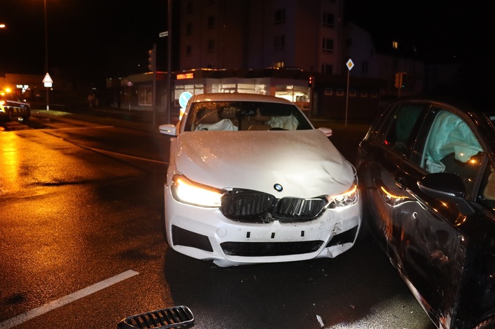POL-HF: Rotlicht missachtet - Zwei Autofahrerinnen leicht verletzt