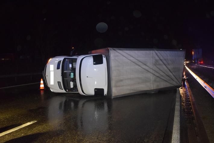 POL-PDKL: A6/Wattenheim, Kleintransporter kippt um