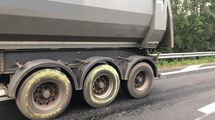 POL-MI: Überwachung des Feiertagsfahrverbotes für Lkw in NRW