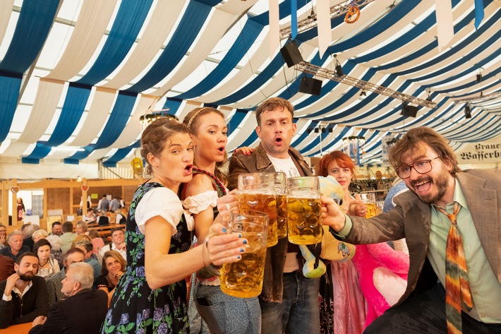 Biergärten öffnen in Bayern zum Ehrentag: Constantin Film gratuliert Sebastian Bezzel ganz herzlich zum Geburtstag