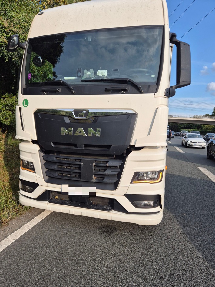 POL-SE: BAB 23 / Rellingen - Lkw-Fahrer legt auf Beschleunigungsstreifen eine Pause ein und ist nicht fahrtüchtig